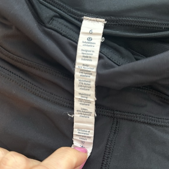 Lululemon- Speed Up Low-Rise Lined Short 2.5" - size 6 - Picture 7 of 7